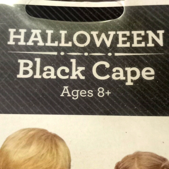 Halloween Black Cape Ages 8+ - Picture 4 of 7